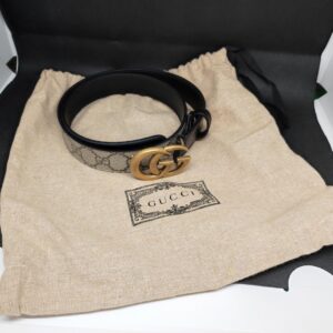 Gucci cintura con fibbia GG